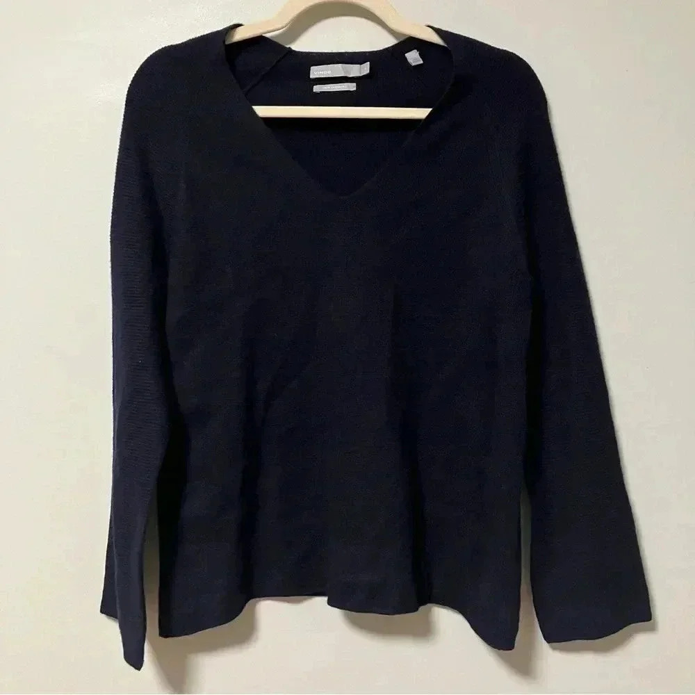 Vince 100% cashmere  navy sweater